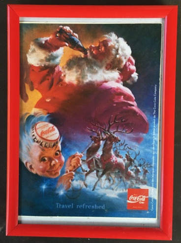 04640-1 € 5,00 coca cola afbeelding kerstman met upboy 12x18 cm.jpeg